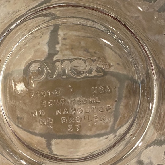 Pyrex Clear Ribbed 750ml - 3 Cup - Mixing Bowl/Salad Bowl #7401-S - Picture 4 of 4